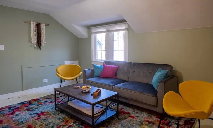 Douglas Apartamento | Freshwater Flat, Downtown Douglas - Apart in Downtown right off Center Street.