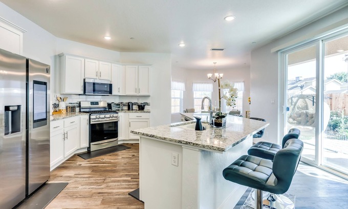 Fresno Casa | Fresno Home w/ Patio - 9 Mi to Downtown