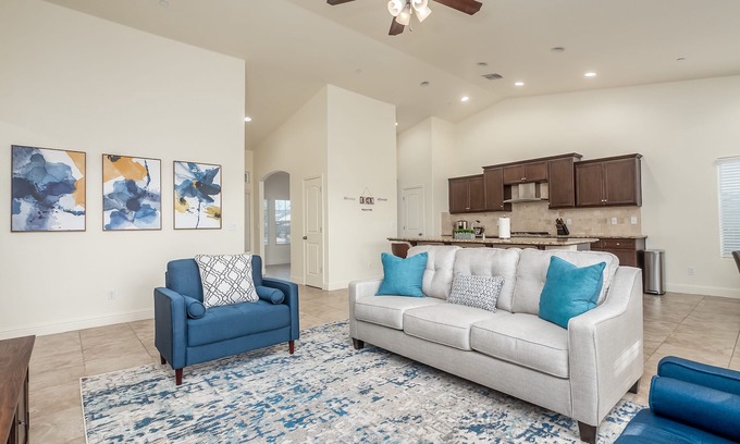 Fresno Casa | Fresno House| Game Room|Kitchen| 3/2: 2 Car Garage
