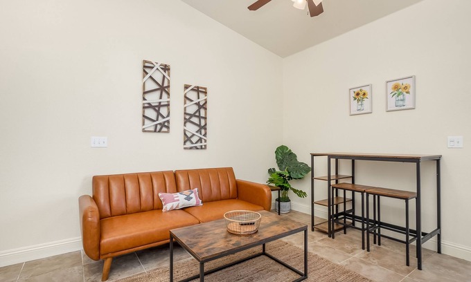 Fresno Apartamento | Fresno Suite | Long-term Stay | Kitchenette | 1:1