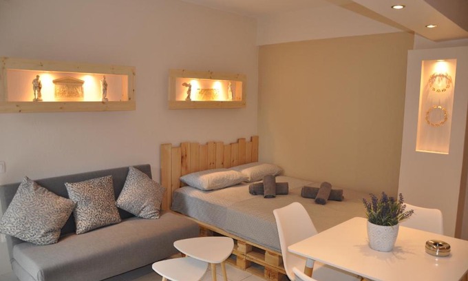 Ano Poli Apartamento | Frida's House in Old Town Thessaloniki