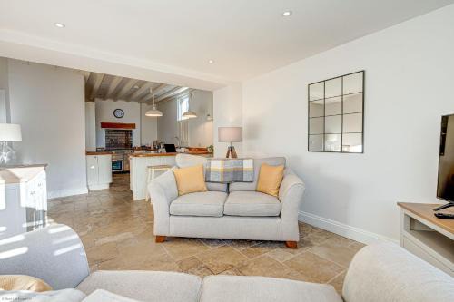 Wheatley Casa | Friday Cottage