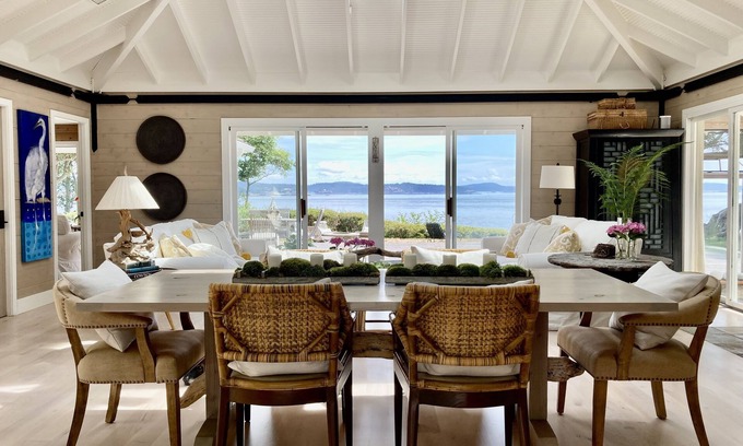 Friday Harbor Casa | Friday Harbor 2-acre WATERFRONT surrounded by National Park
