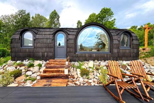 Comarnic Otro | Friday Inn Igloo - Intimitate, Jacuzzi, Natura, Priveliste & Iaz - Escapadă romantică premium la o oră de Bucuresti - Eco Friendly Micro-Resort