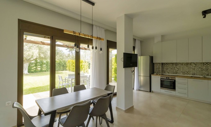 Pefkochori Villa | Friday Mood