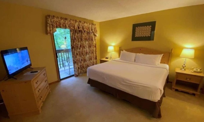 Sapphire Complejo | Friend and Family Getaway! 3 Great Units Minutes from Panthertown Valley Trail!