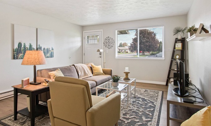 Spokane Valley Casa | Friendly home near shopping w/ enclosed yard & free WiFi