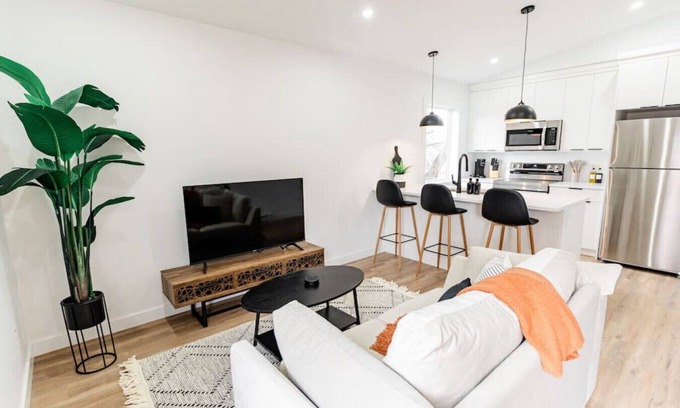 Winnipeg Casa | *Friendly South | Free Parking | 15 min Downtown*