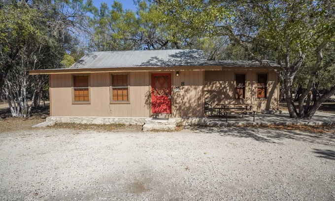 Sabinal Cabina | Frio Country Resort - Within walking distance to the Frio River!