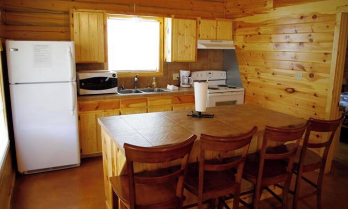 Leakey Cabina | Frio Pecan Farm Log Cabins 1-17