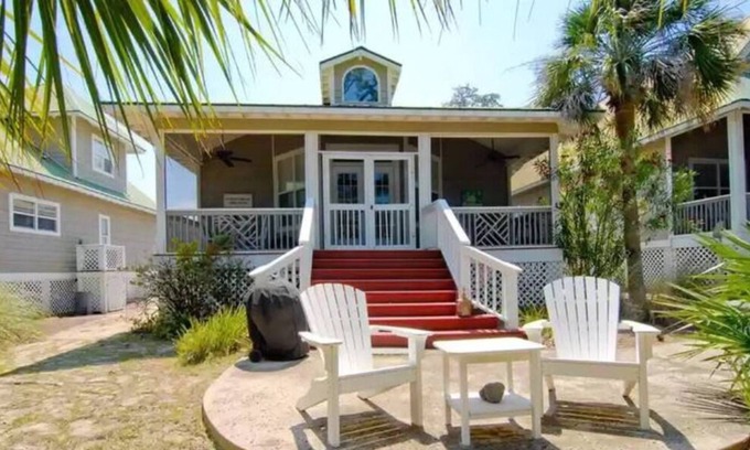 Bonito Boathouses Cabaña | Fripp Island Fire Fly Shack a golf/beach getaway!