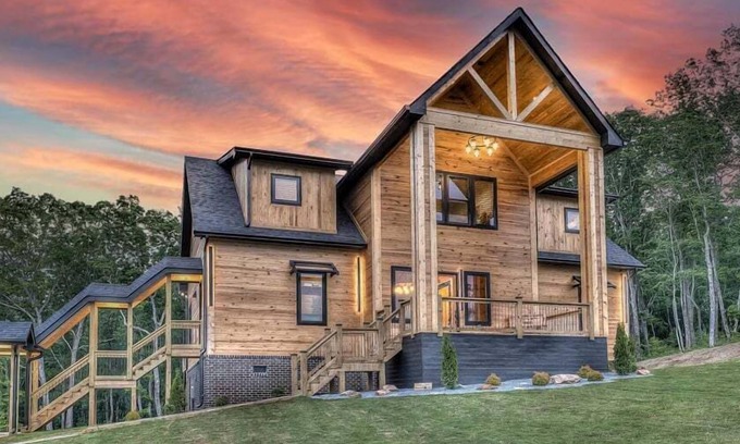 Talking Rock Cabina | From Salt Life to Mountain Life - Mountain Views | Pet Friendly | Hot Tub | Game Room