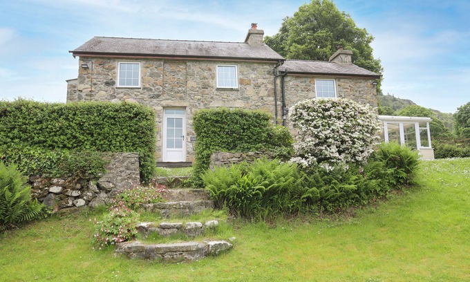 Nefyn Cabaña | FRON FAWR, family friendly, with open fire in Nefyn