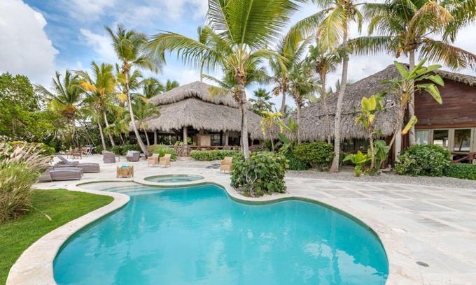 Punta Cana Villa | Front 5BR Golf Villa with Jacuzzi, Golf Cart, Pool, Chef, Maid & Beach Club