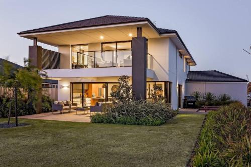Dunsborough Casa | Front 9 - A Luxury Golf Lovers Getaway