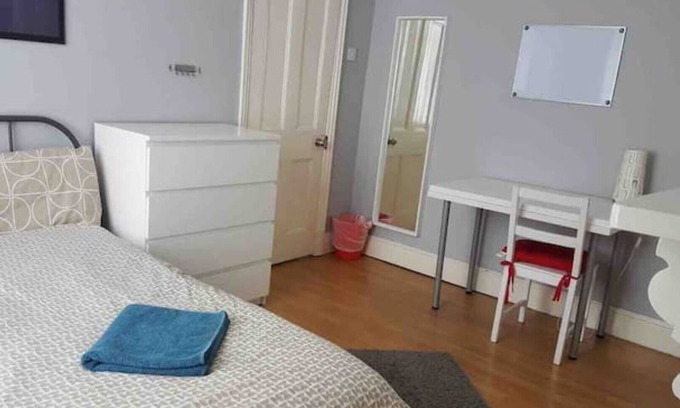 Thorpe Satchville Casa | FRONT DOUBLE BEDROOM NEAR INFIRMARY