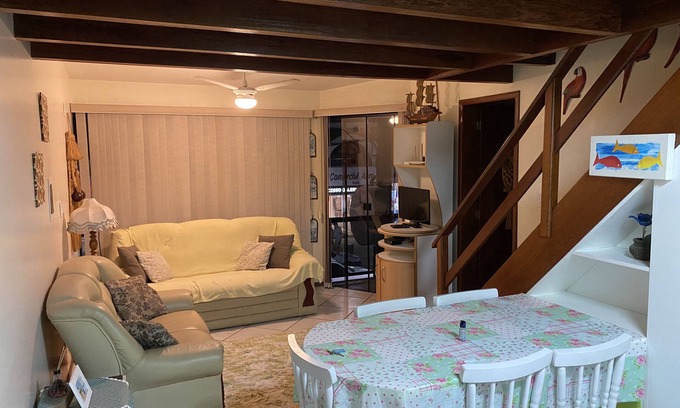 Centro Apartamento | Front-facing apartment with balcony on Garopaba's main street