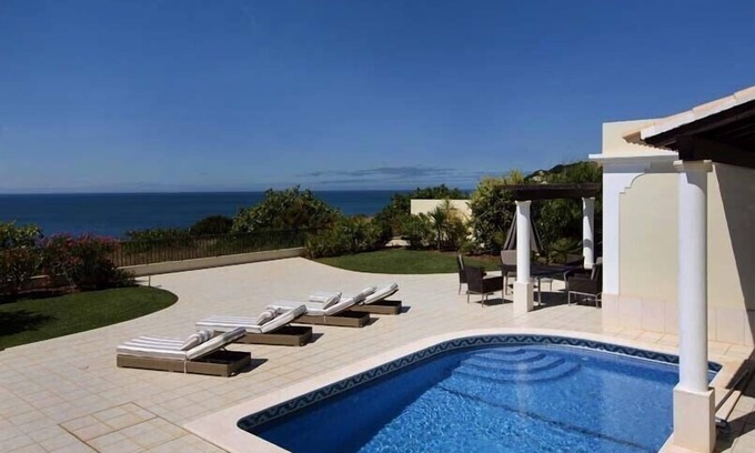 Porto de Mos Villa | Impresionante villa con hermosas vistas al mar ininterrumpidas de 180 grados