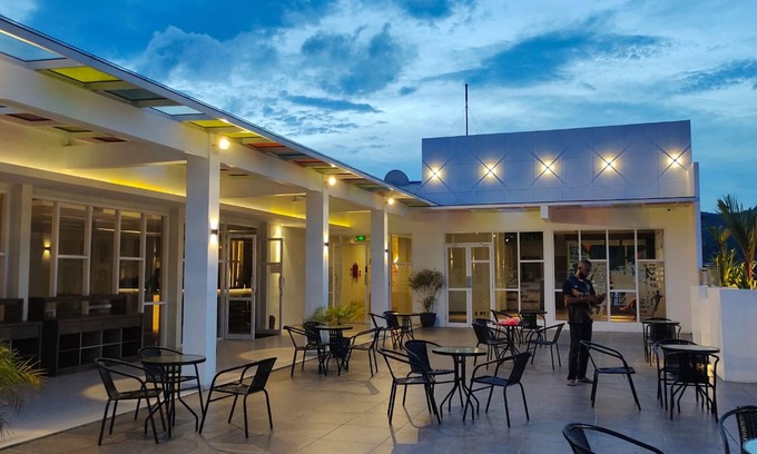 Waena Hotel | Front One Budget Abepura