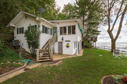 Covert Casa | Front seat view of Lake Michigan for beautiful sunsets and crashing waves