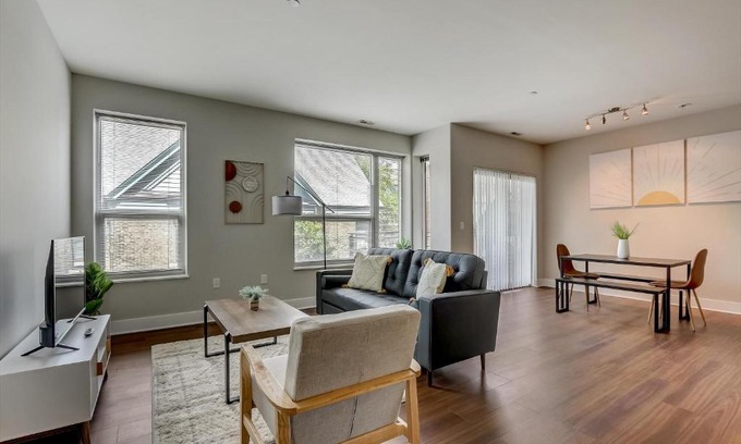 Yankee Hill Apartamento | FRONTDESK 1040 Cass St Apts East Town Milwaukee