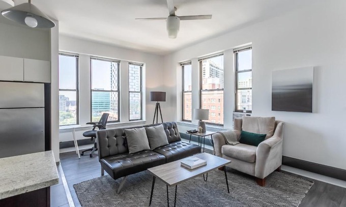 East Hyde Park Apartamento | FRONTDESK 2 BR Apt by Harold Washington Park