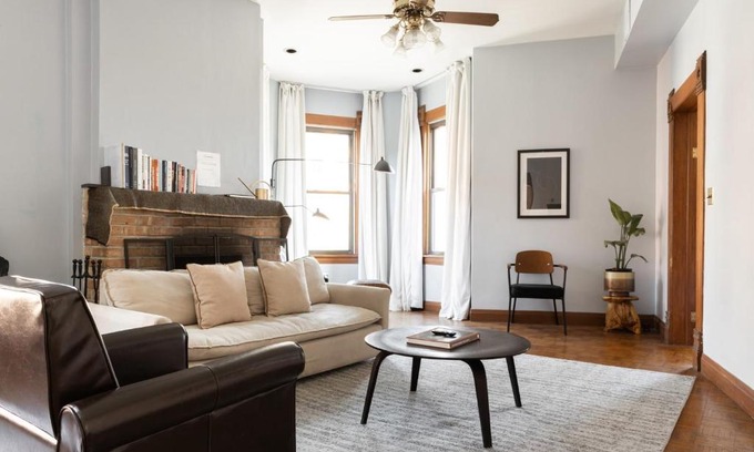 Mid-North District Apartamento | FRONTDESK Classic 2 BR Apt in Lincoln Park