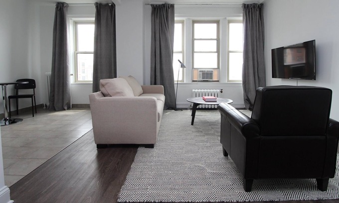 East Hyde Park Apartamento | Frontdesk | Modern 1 BR Apt by Promontory Point