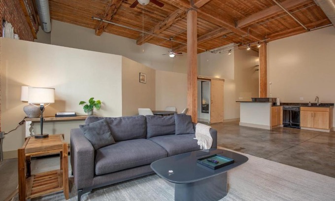 Downtown West Apartamento | FRONTDESK Modern 2 BR Loft near Downtown West