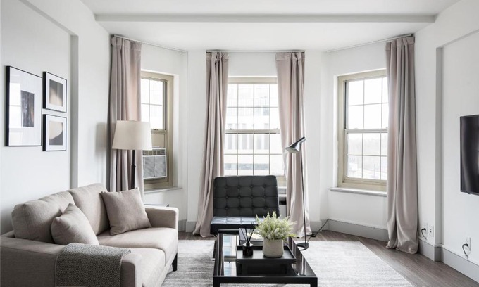 Central West End Apartamento | FRONTDESK Modern Fully Equipped 2 BR Apt
