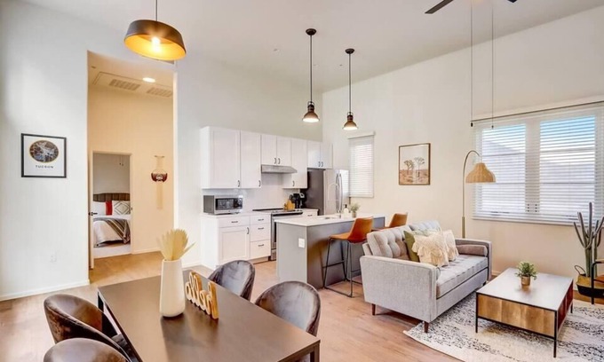 Menlo Park Apartamento | Frontdesk | Spacious 1 BR Apt near Downtown