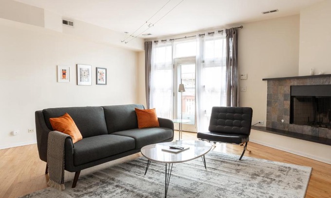 Wicker Park Apartamento | FRONTDESK Spacious 2 BR Apt in Wicker Park
