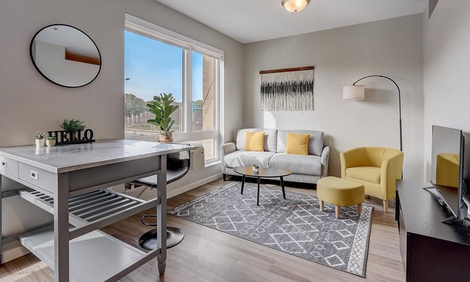 Powderhorn Apartamento | Frontdesk | Studio Apt near Lake Nokomis Beach