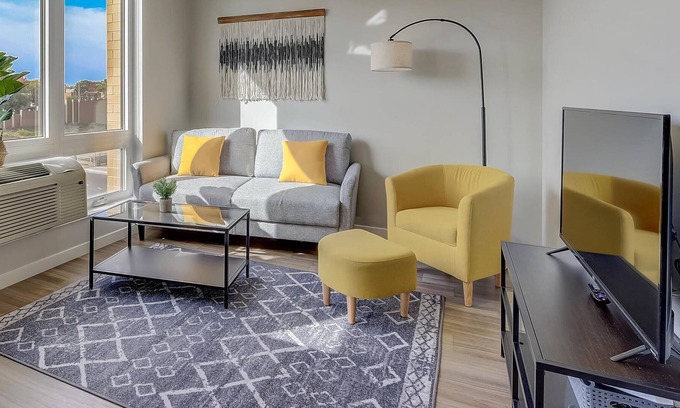 Powderhorn Apartamento | Frontdesk | Studio Apt near Hiawatha Golf Course