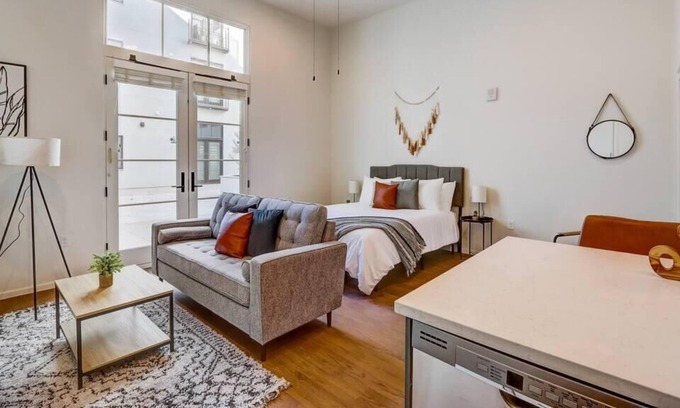 Menlo Park Apartamento | Frontdesk | Sunny + Open Studio Apt near Downtown