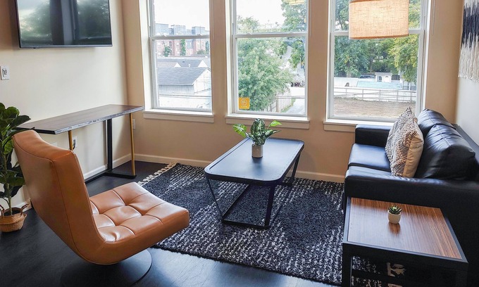 University Apartamento | FRONTDESK The Marshall Campus Apts Louisville
