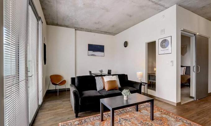Lower East Side Apartamento | FRONTDESK Urbanite Apts Lower East Side Milwaukee