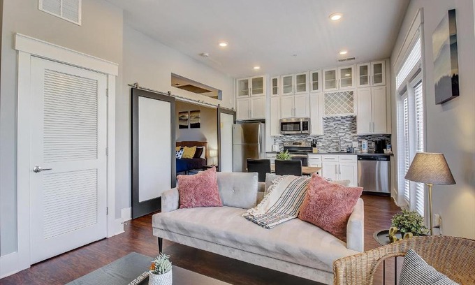 Commonwealth Apartamento | FRONTDESK Village at Commonwealth Apts Plaza Midwood Charlotte