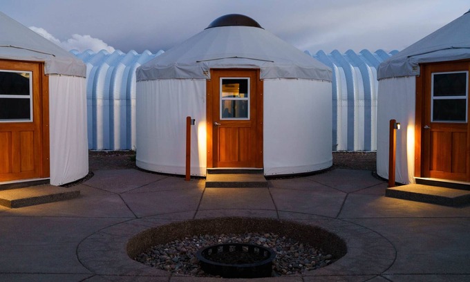 Center Casa | Frontier Drive-Inn | Yurt 1