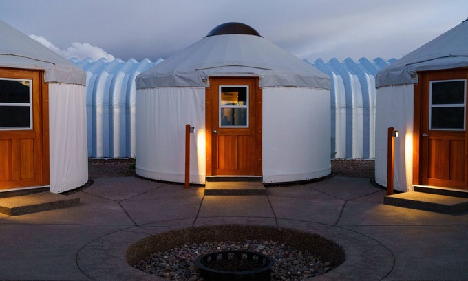 Center Casa | Frontier Drive-Inn | Yurt 8