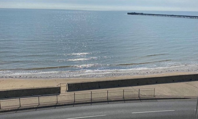 Walton on the Naze Apartamento | frontline 2 bedroom apartment with seaviews