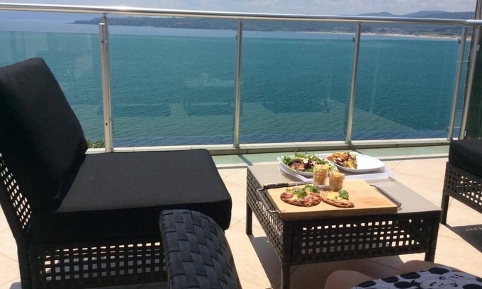 Budjaka Apartamento | Frontline, 3 Bed with Sea Views