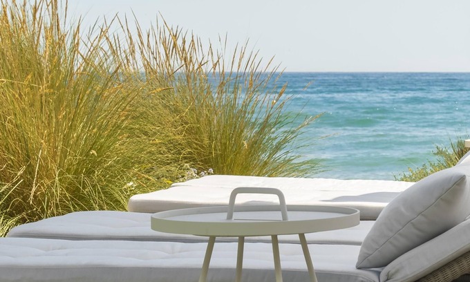 Urbanizacion Costabella Villa | Frontline 6 BDRM Luxury Villa w Beach Access