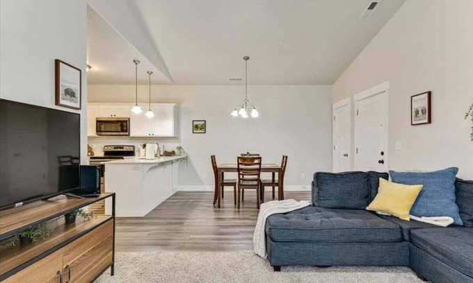 Lehi Casa | FrontRunner Lehi Station, Fully Equipped Kitchen!