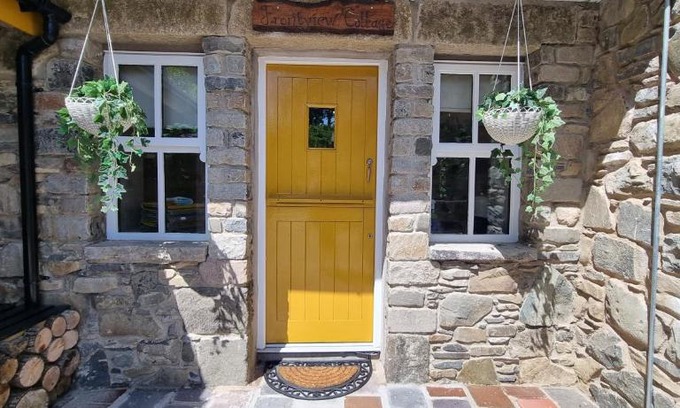 Loughinisland Casa | Frontview Cottage - Sleeps 6