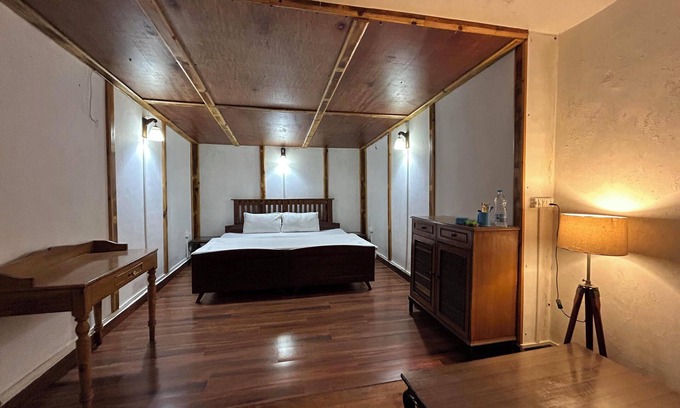 Kaul Hotel | Frozen Woods Resorts