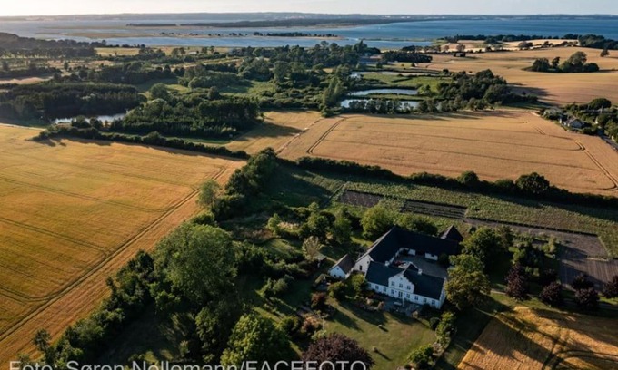 Togeholt Apartamento | Fuglsanggaard. Private annex in nature.