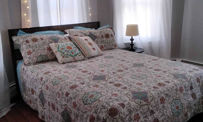 Warren Apartamento | Full 2 bedroom apt in beautiful Warren RInFloor 2