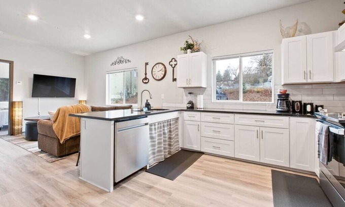 South Perry District Apartamento | Full ADA Unit! - 2 Bed 2 Bath Unit Near Downtown!