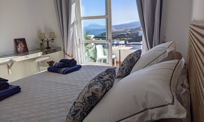 Manilva Villa | Full eyes sea view villa w. swimming pool, close to beach & golfs